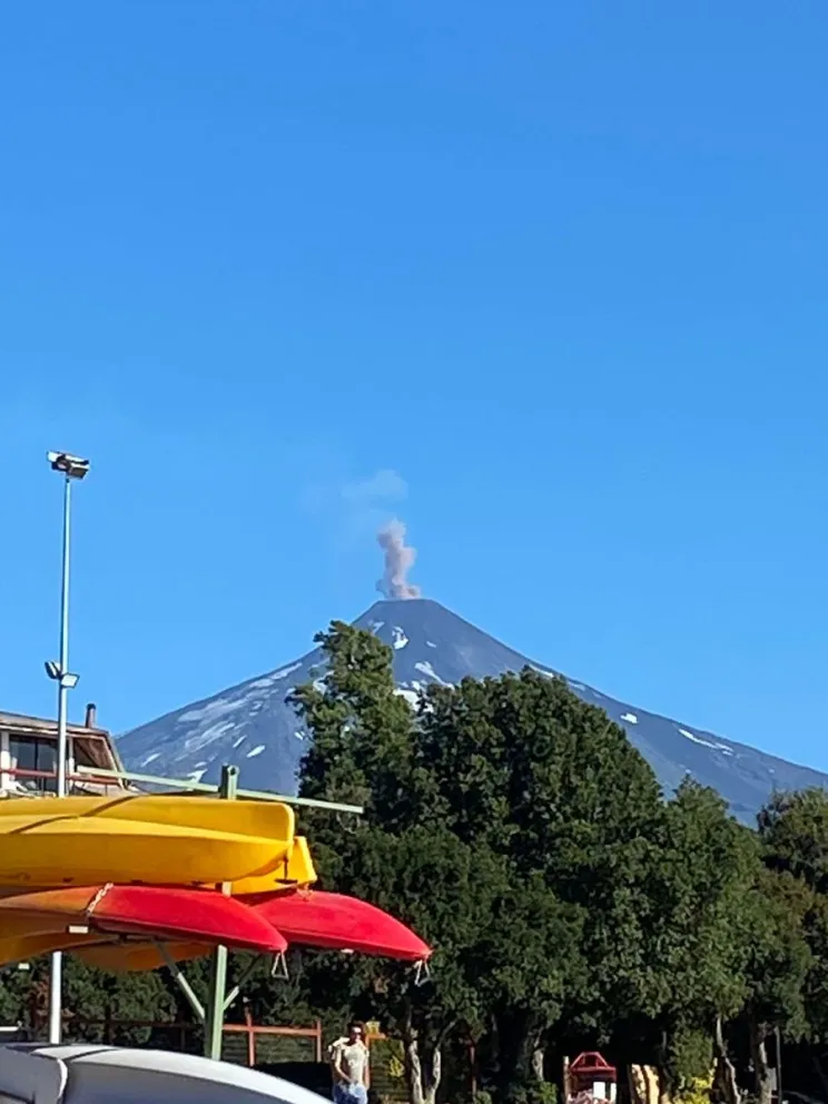 Cenizas de mas de 100 mts de altura en el Volcán Villarica NoticiasNQN