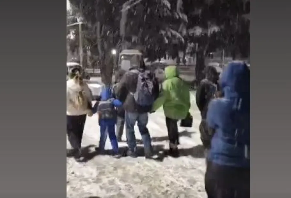 Video Turistas Que Quedaron Varados En Colectivos Tuvieron Un Final