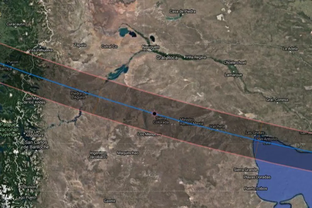Mapa de la franja de totalidad. Las líneas rojas delimitan la zona de observación del eclipse total. La línea central azul indica los lugares donde el eclipse total tendrá su mayor duración. 