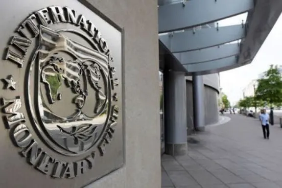 El FMI baja su pronóstico para la economía argentina: caída del 3,5% e inflación del 140% thumbnail