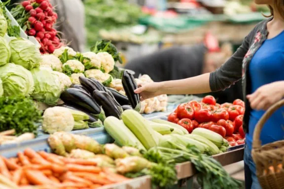 Los precios de las frutas, verduras y carne cayeron en la última semana thumbnail