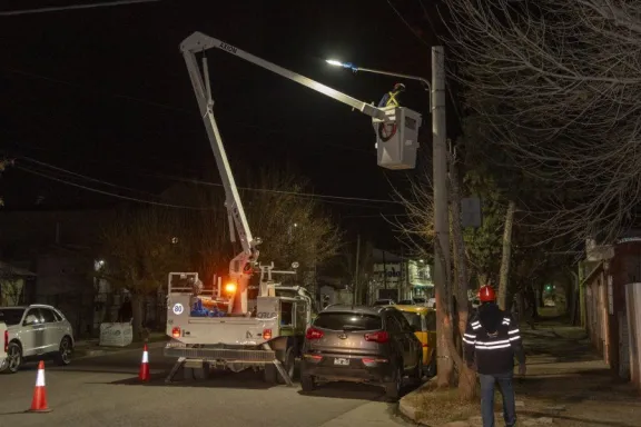 Un apagón de luz afectó a varios barrios de Neuquén thumbnail