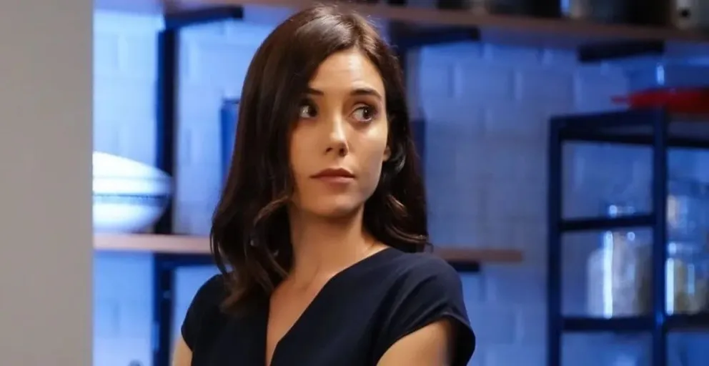 Cansu Dere es la actriz turca que protagoniza Traicionada.
