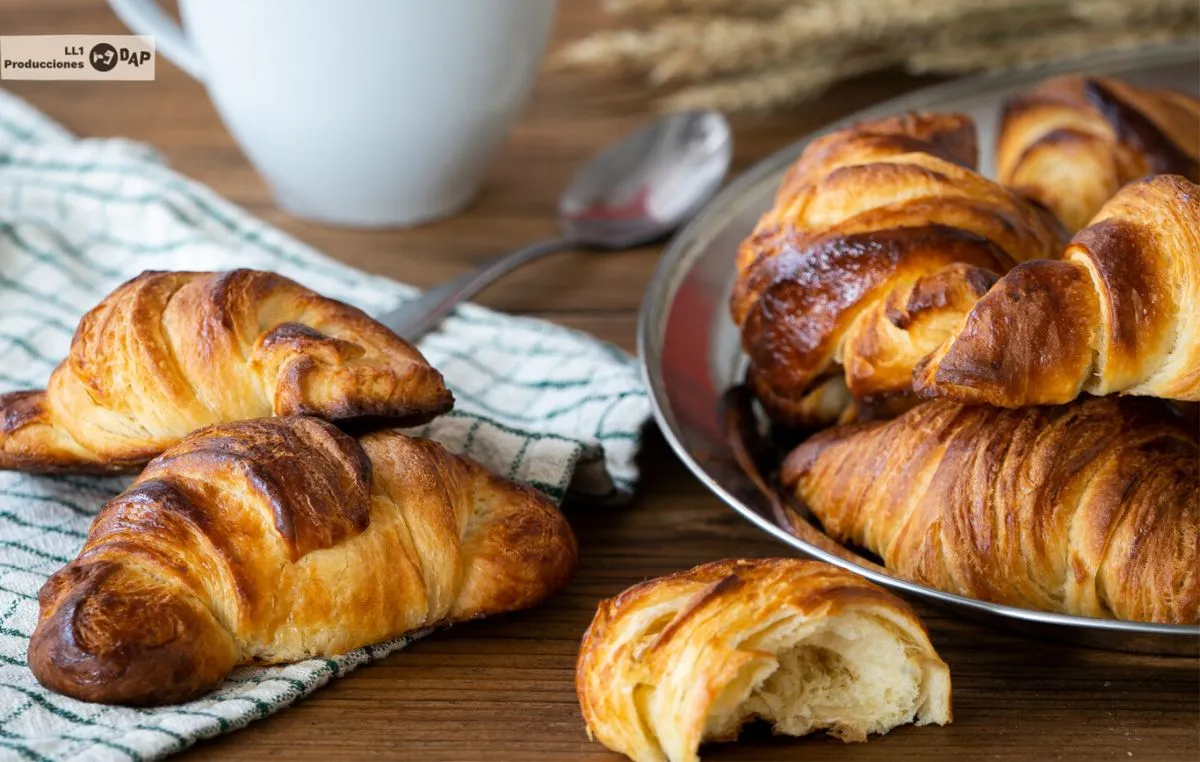 El juego de las diferencias: medialunas vs. croissants ¿cuál preferís?