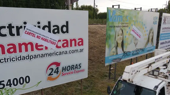 Cipolletti: hay 32 carteles de publicidad no autorizados entre Ruta 22 y el ex peaje thumbnail
