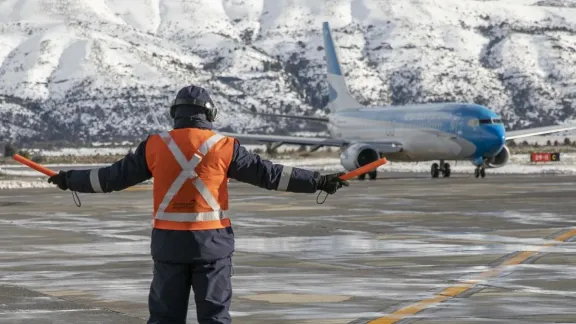 Trabajan para recuperar la conexión aérea entre Viedma y Bariloche thumbnail