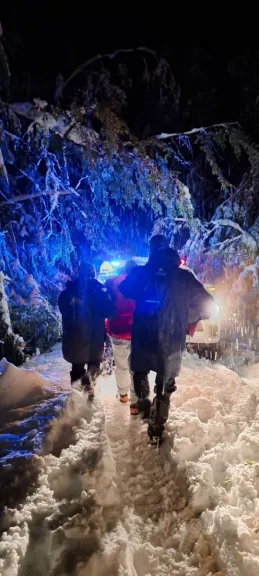 Ruta 48: Rescatan a más de 20 personas atrapadas por el temporal de nieve thumbnail