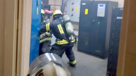 Incendio en un casino: rápida acción de los bomberos evitó mayores daños thumbnail