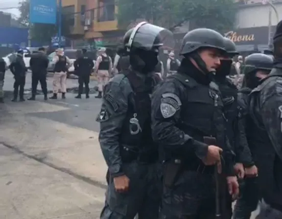 Gobierno envió a Gendarmería y Prefectura para desalojar a los manifestantes thumbnail