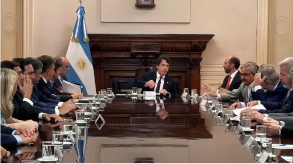La Casa Rosada negocia con gobernadores para destrabar la Ley Bases: "A algunos les falta astucia" thumbnail