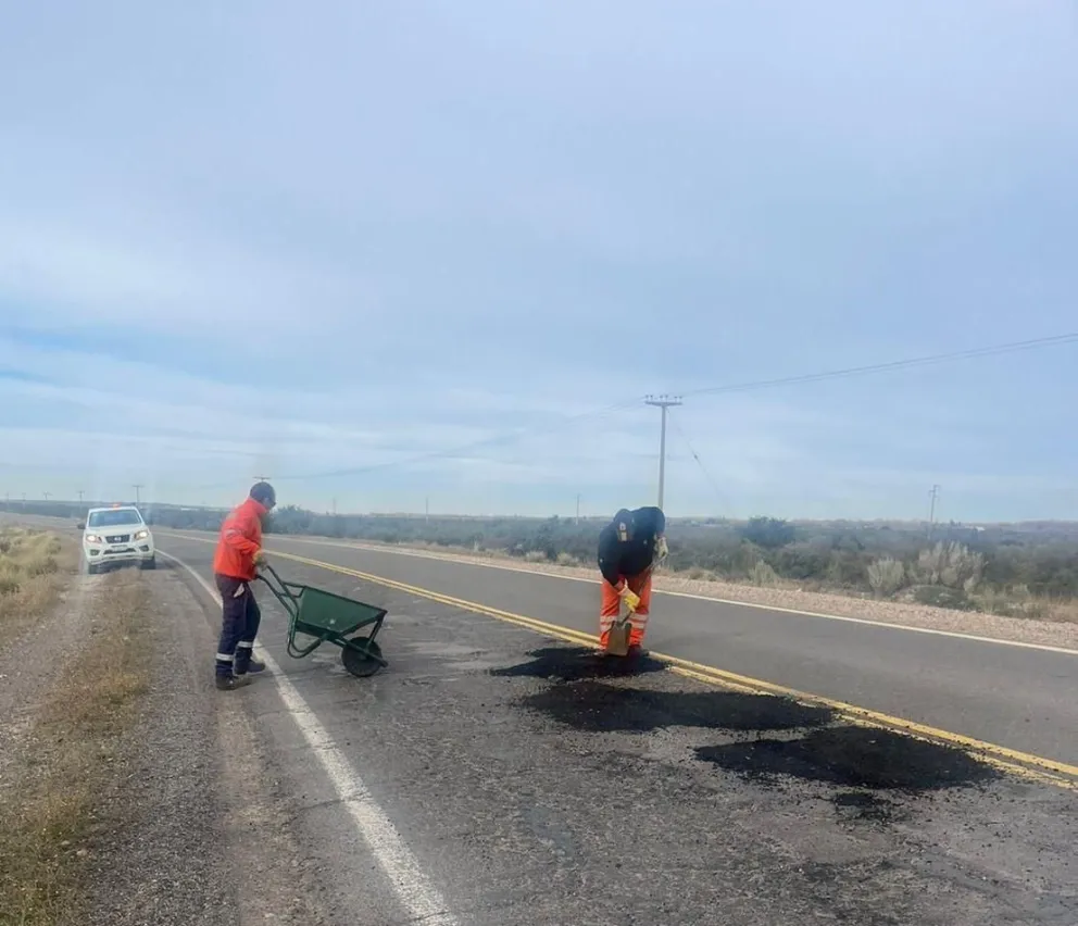 Vialidad realizó tareas de bacheo en la Ruta 22 entre Darwin y Choele ...
