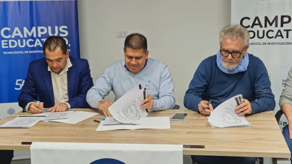 Firma de Convenio: Municipalidad de San Patricio, Fundaci&oacute;n San Patricio y Municipalidad de Campo Grande.