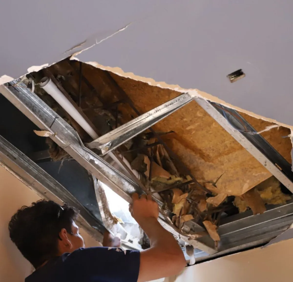 As&iacute; qued&oacute; el techo del centro de salud